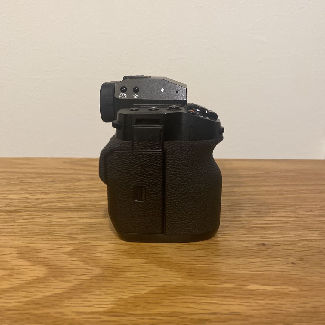 【美品】FUJIFILM X-H2 ボディ バッテリー2個＋チャージャー付き