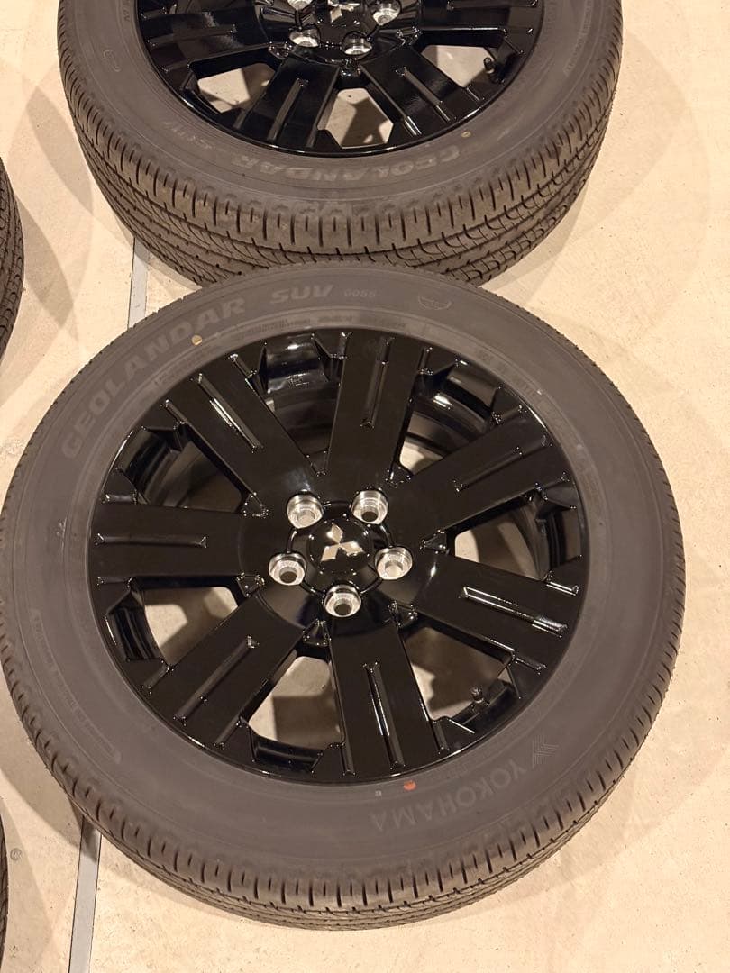 【はなちゃん様専売】デリカd5シャモニー純正タイヤ4本セット【新車外し】