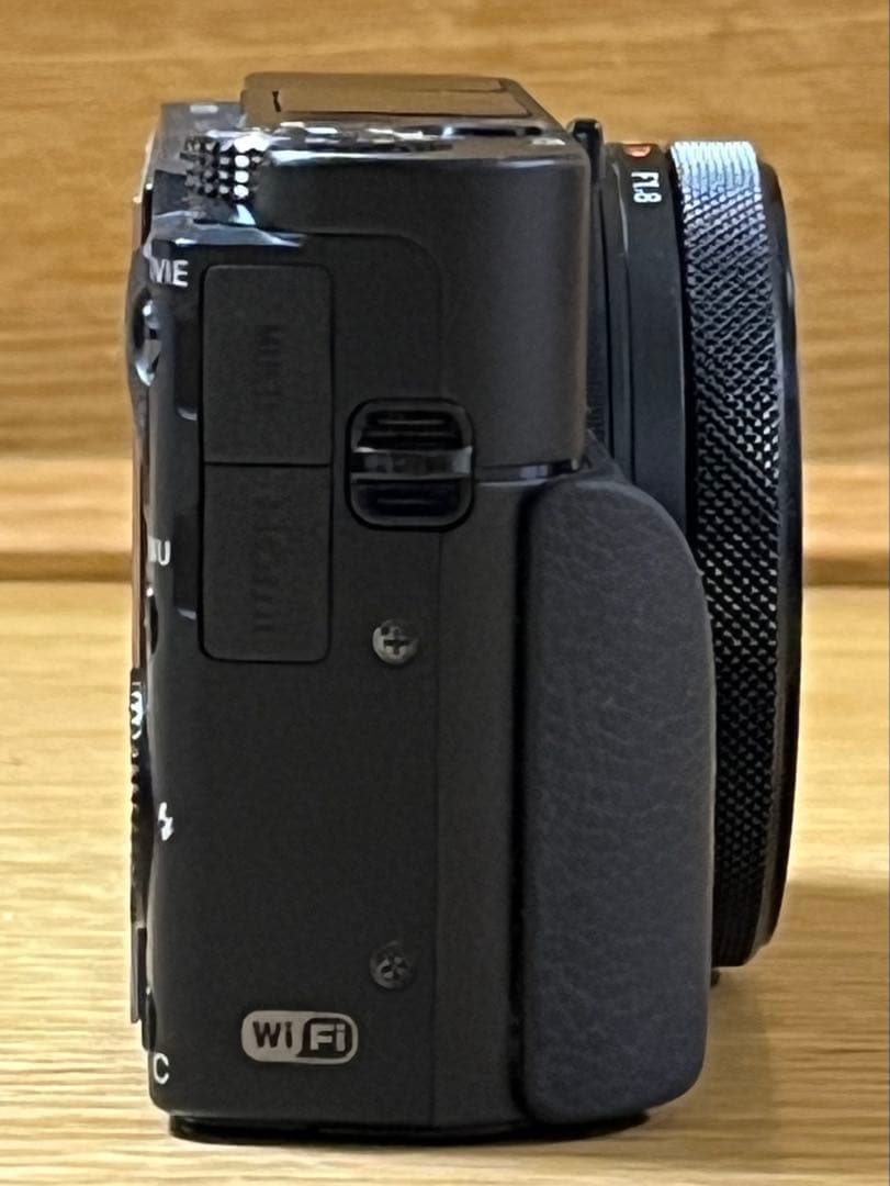 【美品】SONY コンパクトデジカメRX100M5A（バッテリー2個、充電器付）