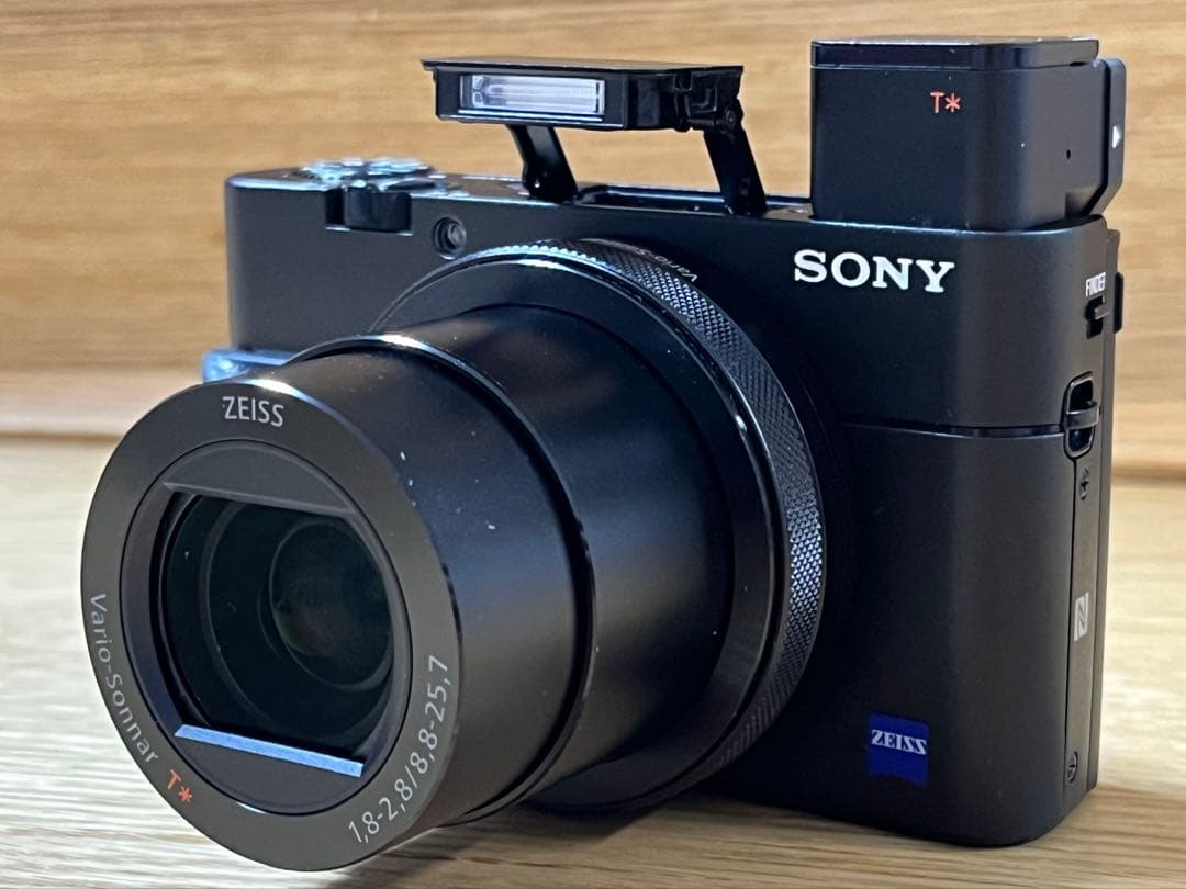 【美品】SONY コンパクトデジカメRX100M5A（バッテリー2個、充電器付）