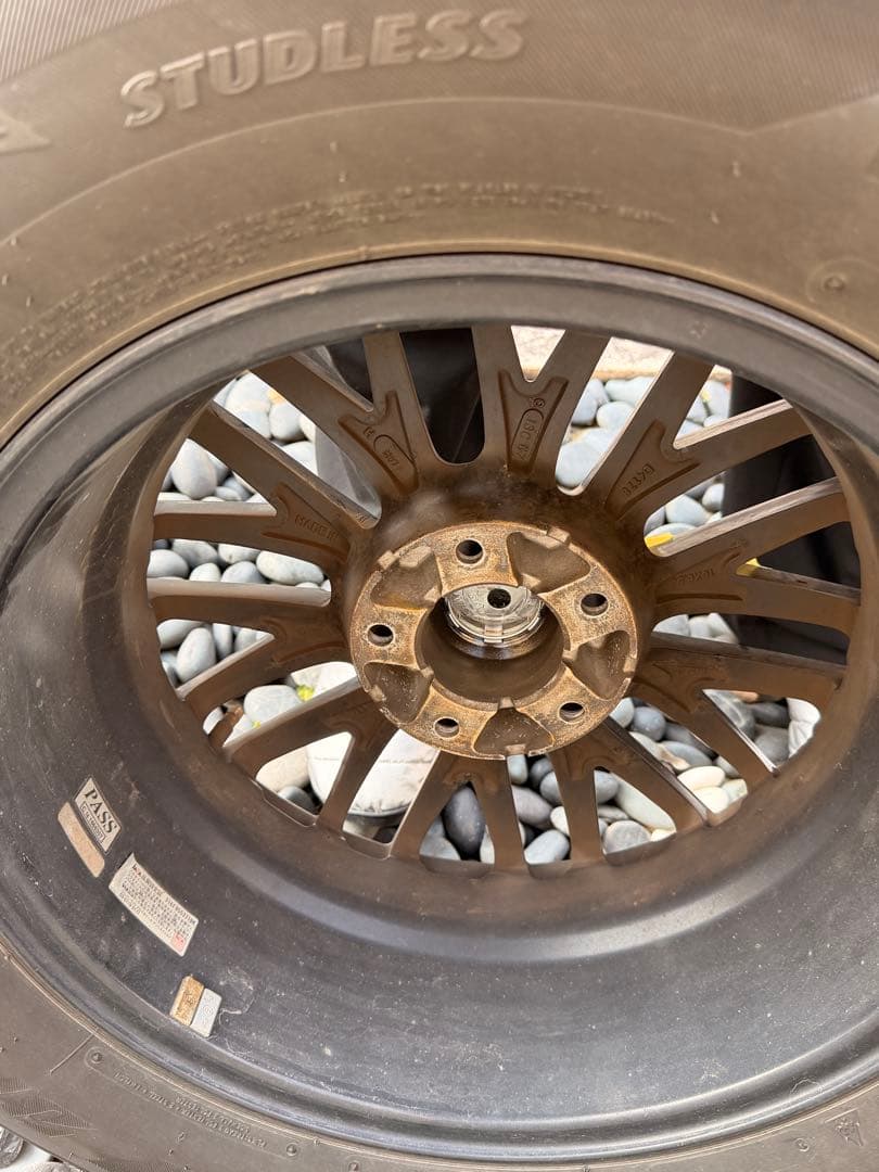 デリカD5 16インチ スタッドレスタイヤ　ホイールセット