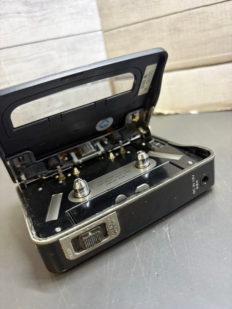 昭和レトロ　SONY カセットウォークマン　WM-DD9