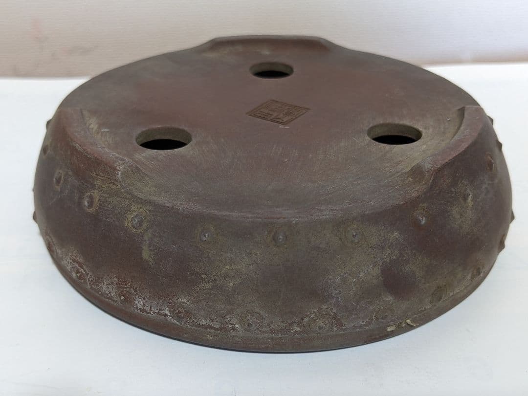 ♦中国古美術品 宜興窯賓山倣古 紫砂 紫泥 鋲打ち丸形三足ミニ盆栽鉢古玩 骨董品