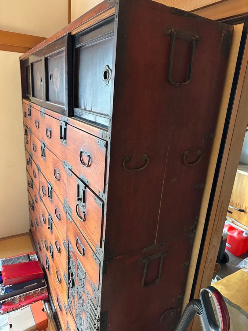 O*z様 伝統的な木製箪笥 引き出し付き