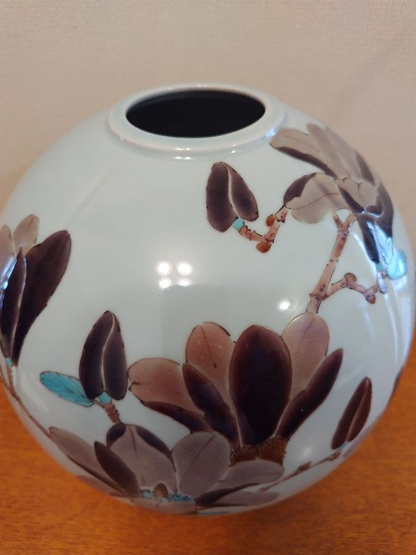 九谷焼花瓶、山田義明（号龍山）作、箱付き。数々賞受賞作家作フラワーベース。値下げ