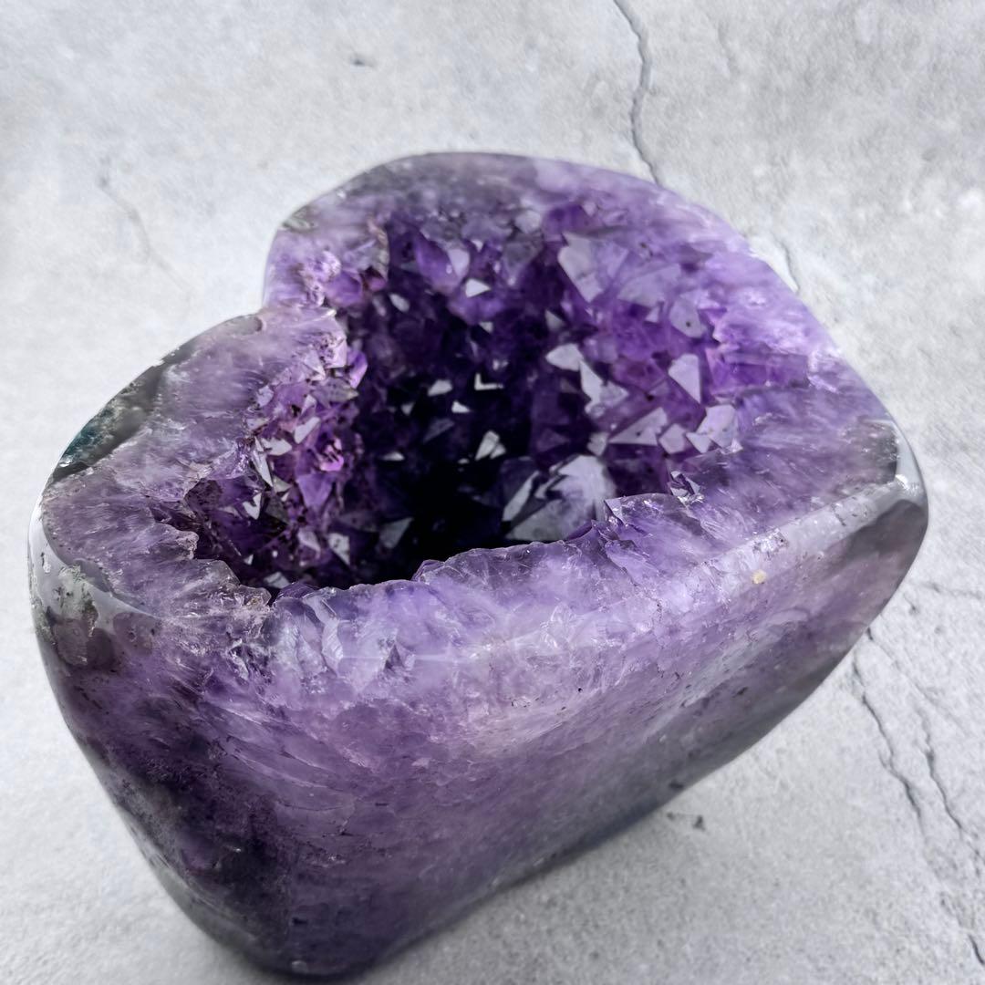 G-139ピンク紫色特大ハート型アメジストクラスター ドーム 原石 3.56kg