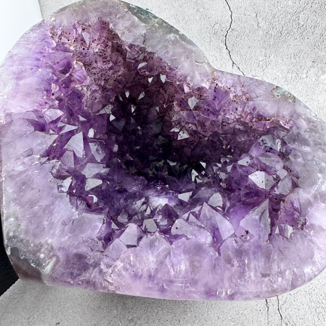 G-139ピンク紫色特大ハート型アメジストクラスター ドーム 原石 3.56kg