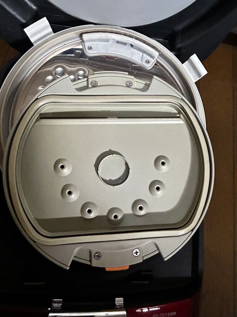 HITACHI 5.5合 圧力スチーム RZ-TS105M 炊飯器 22年製