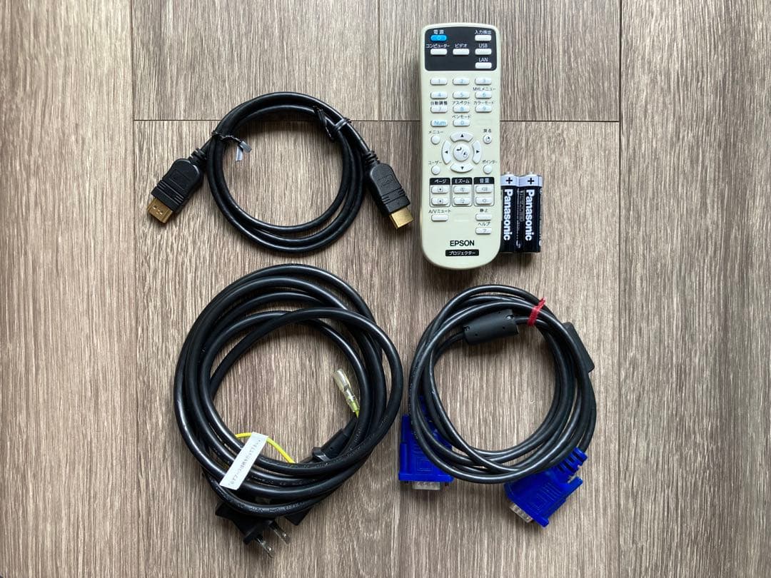 薄型軽量！EPSON EB-1776W 映像がキレイで持ち運びがらくらく