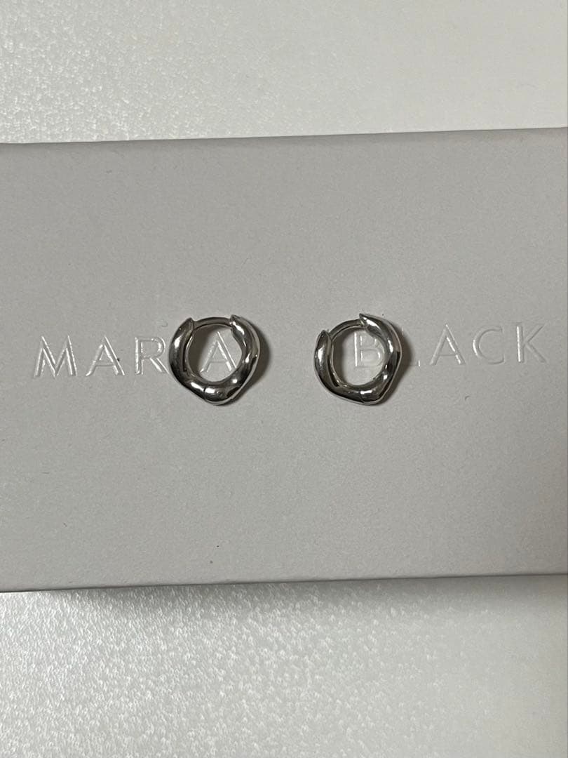 マリアブラックAnil 6 Huggie Piereced Earring