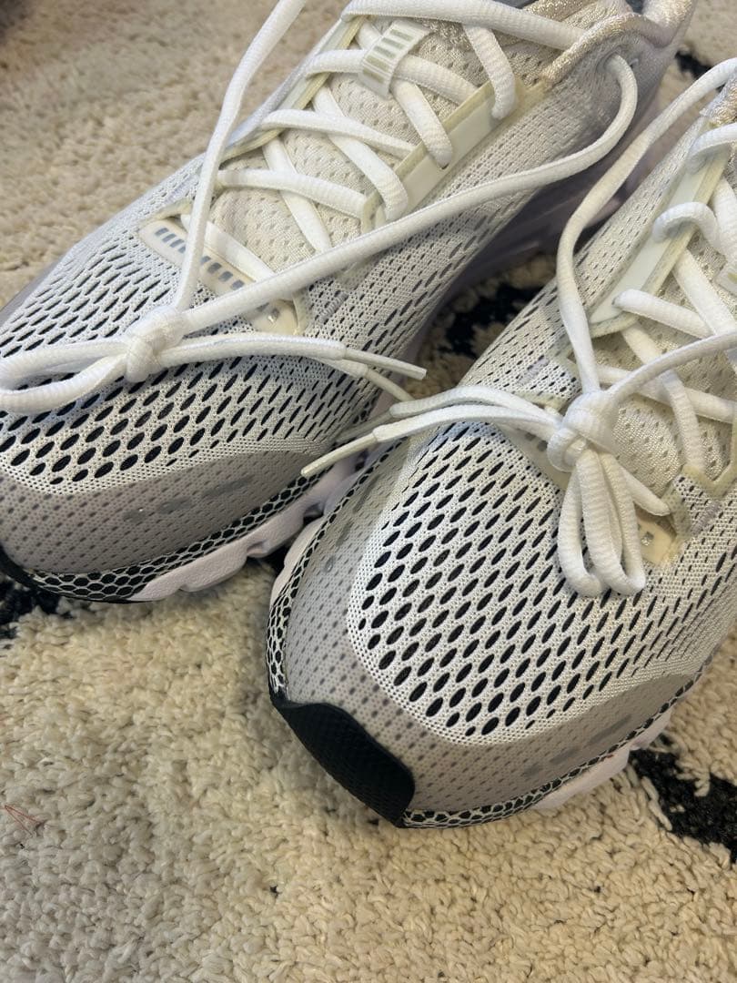 アンダーアーマー　ランニングシューズ　28センチ　新品未使用