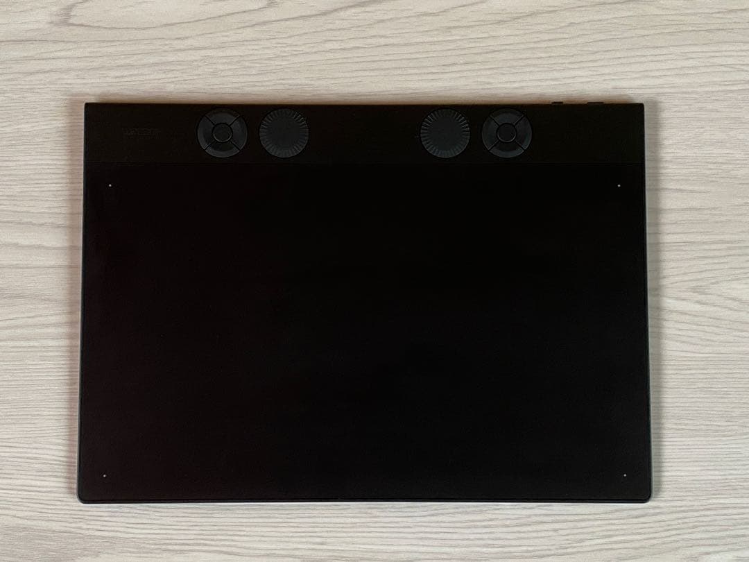 液タブ・ペンタブ Wacom Intuos Pro Medium (2025)