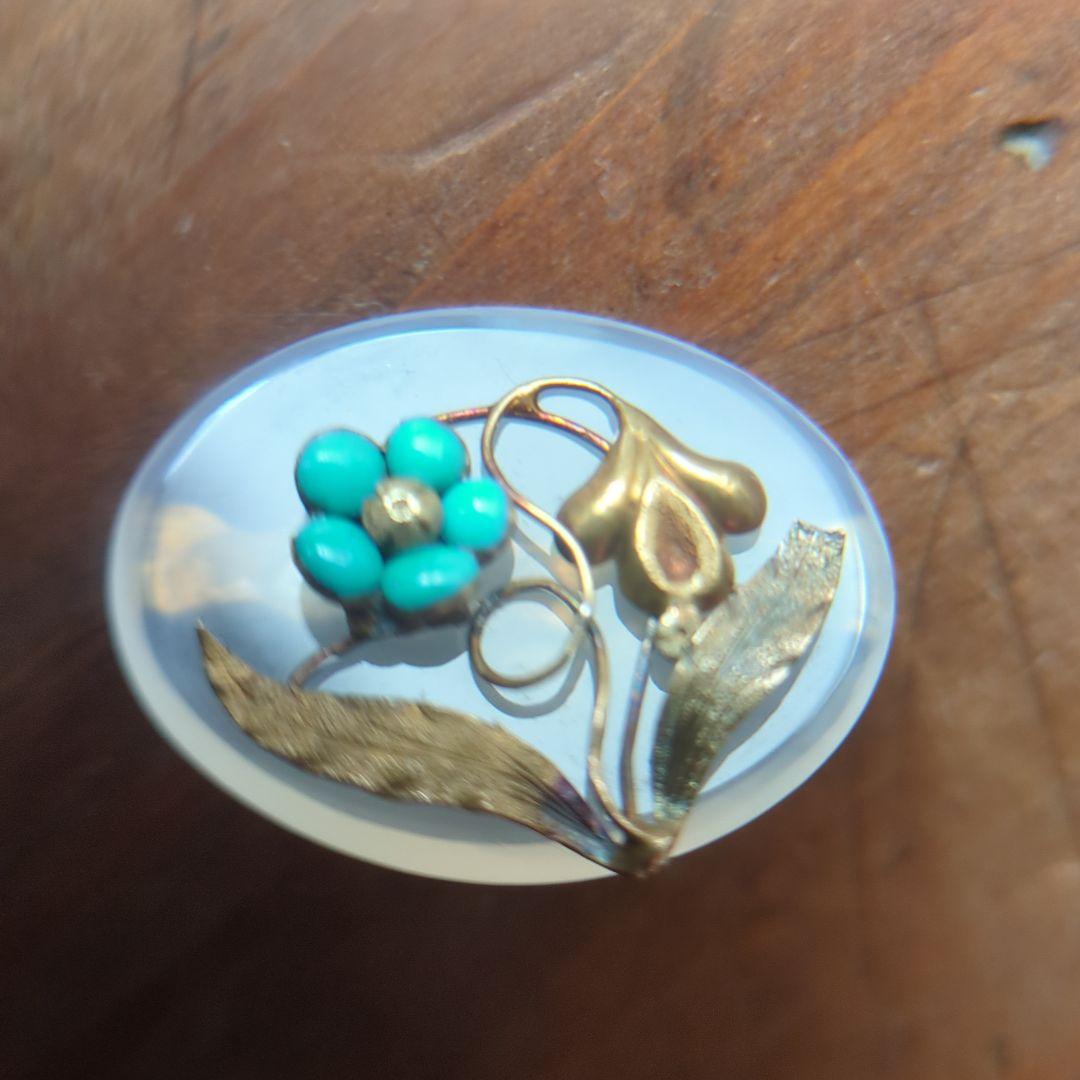 【アンティーク】ホワイトカルセドニーとトルコ石の勿忘草ブローチ