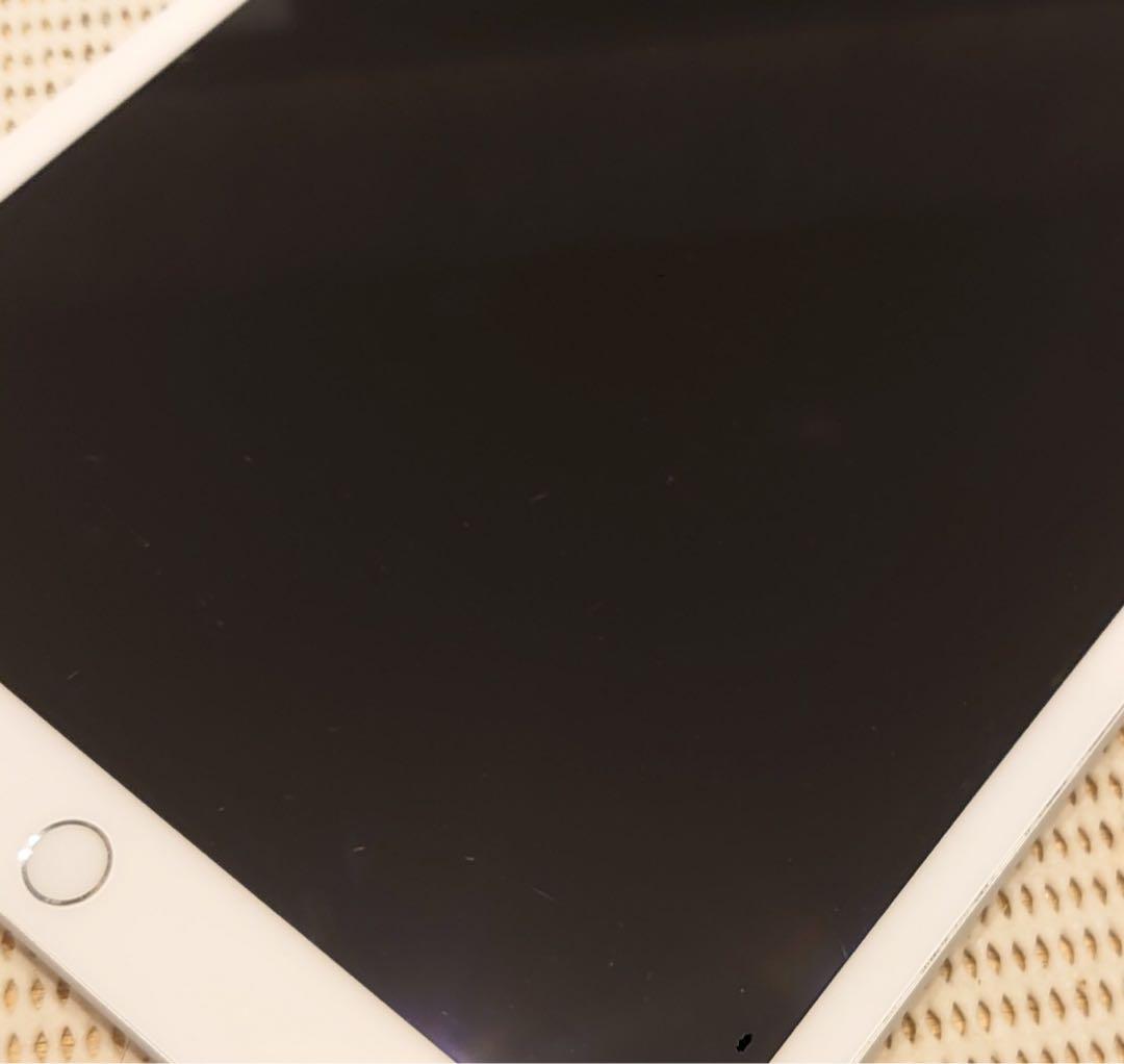 完動品SIMフリーiPad第7世代(A2198)本体32GB送料込KMDFV