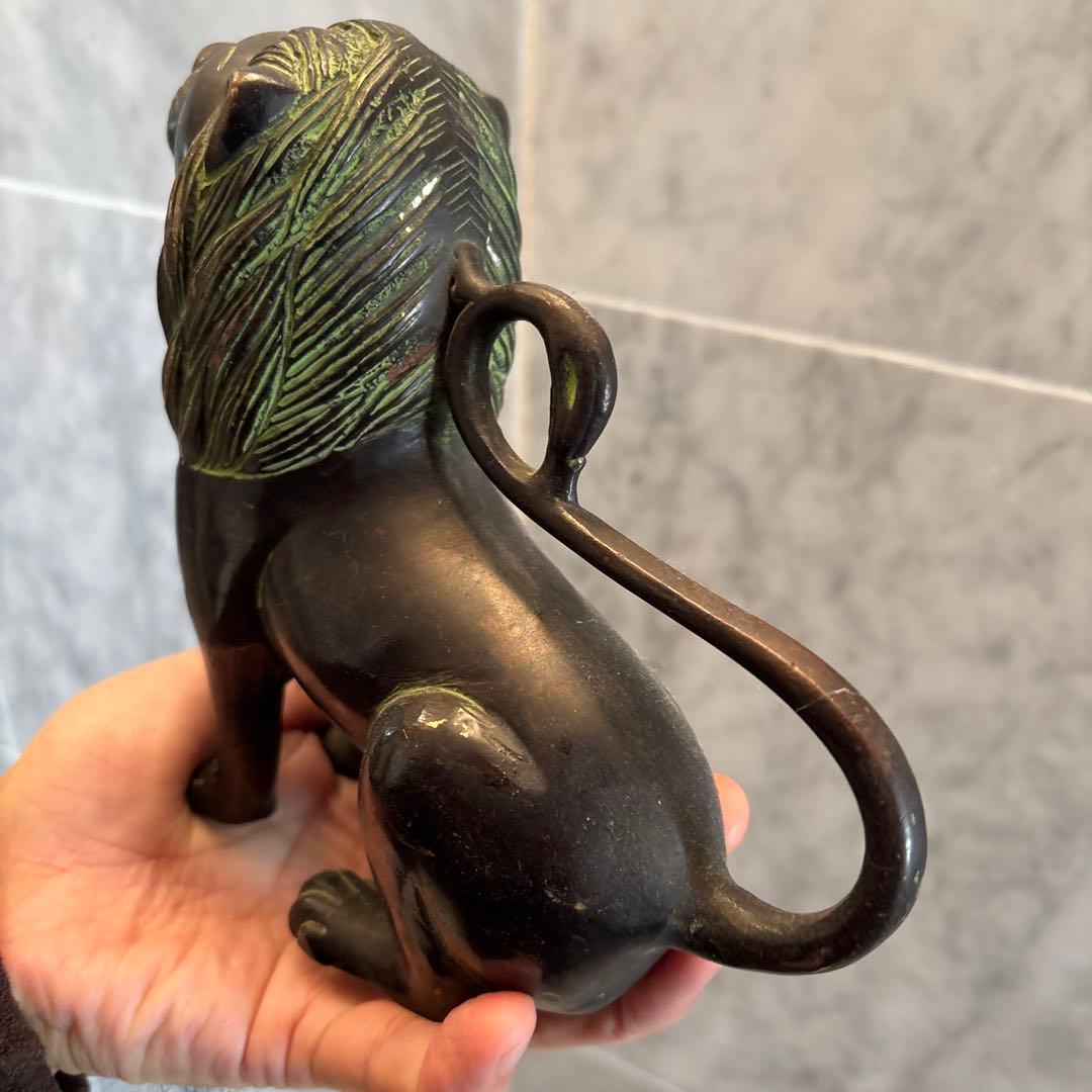 チベットアンティーク　威厳のある姿が美しい銅製のライオン