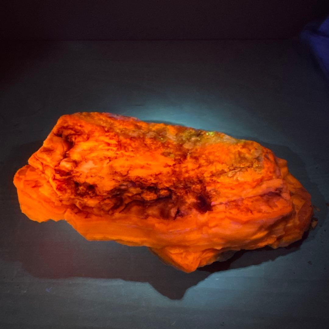 北海道石　然別オパール　蛍光オパール903ｇ