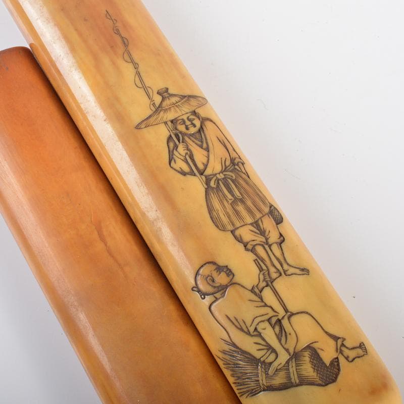 eee　彫金鳥文斑竹羅宇配管獣骨製人物刻配管入革製煙草入緒締玉BR6225