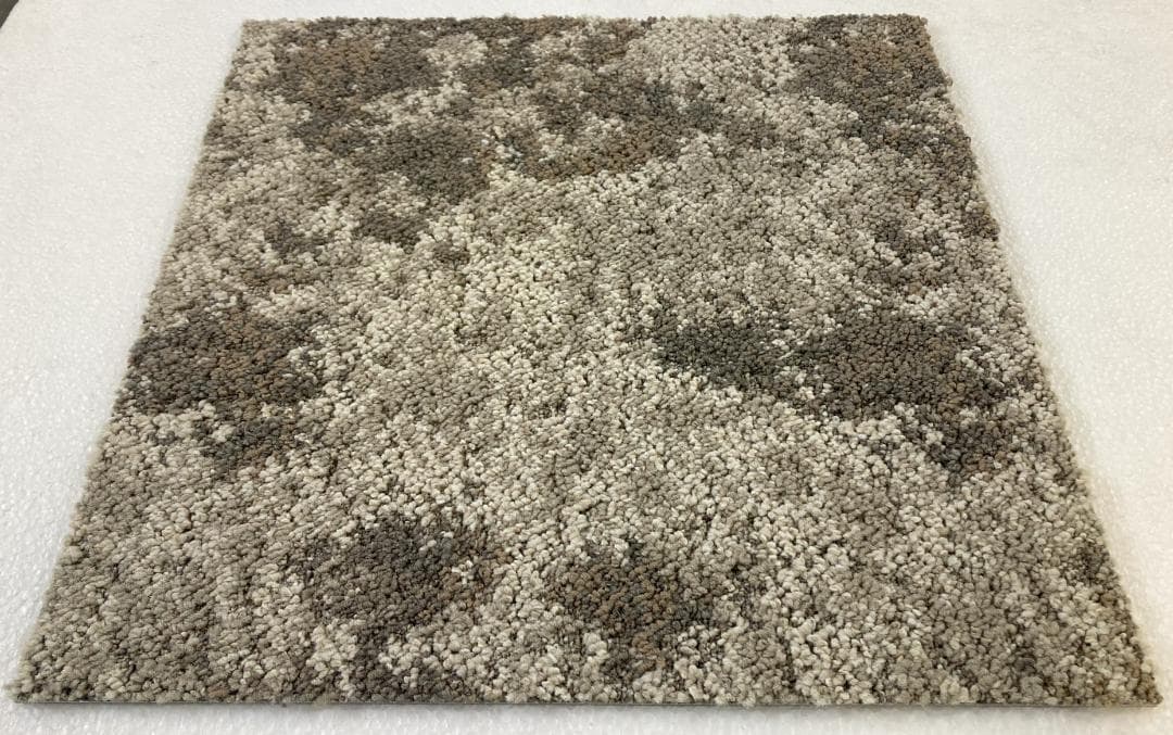 てる　タイルカーペット３0枚　新品・未使用　国内メーカー　アウトレット