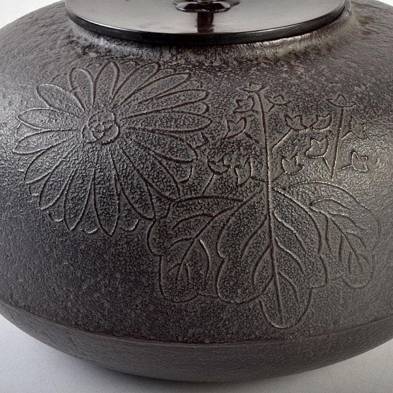 茶道具　人間国宝　釜師　高橋敬典作　菊桐文　平丸政所釜　共箱　V　R9044B