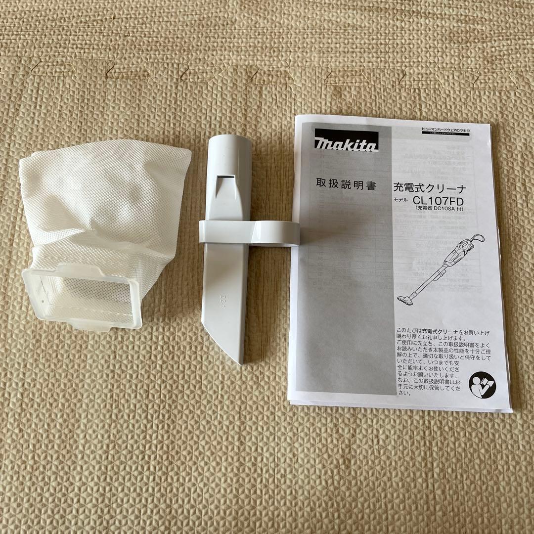 Makita 充電式クリーナー CL107FD 掃除機　マキタ