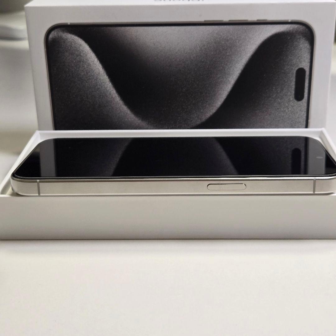 美品 iPhone 15 Pro max 256GB ホワイトチタニウム