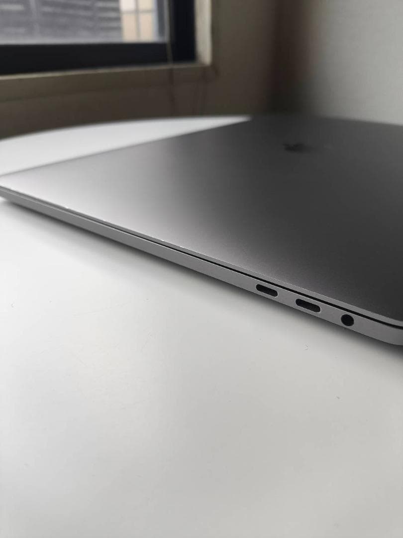 美品 MacBook Pro 15in 16G / 256G (スペースグレー)