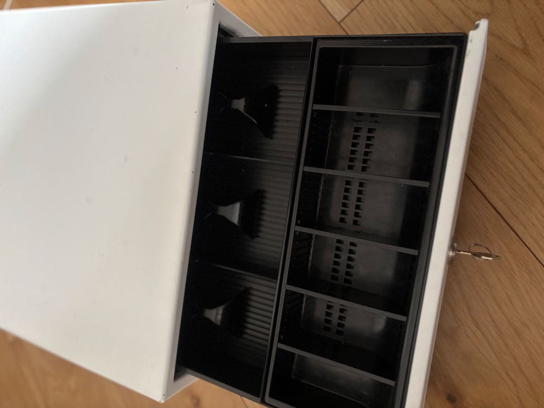 エアレジ対応　ホワイト現金管理ボックス 仕切り付き