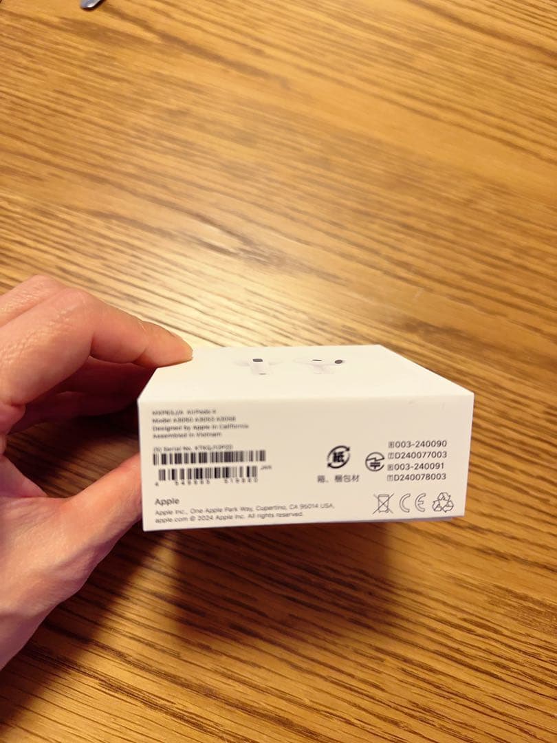 純正品　Apple AirPods 4 ifaceケース付