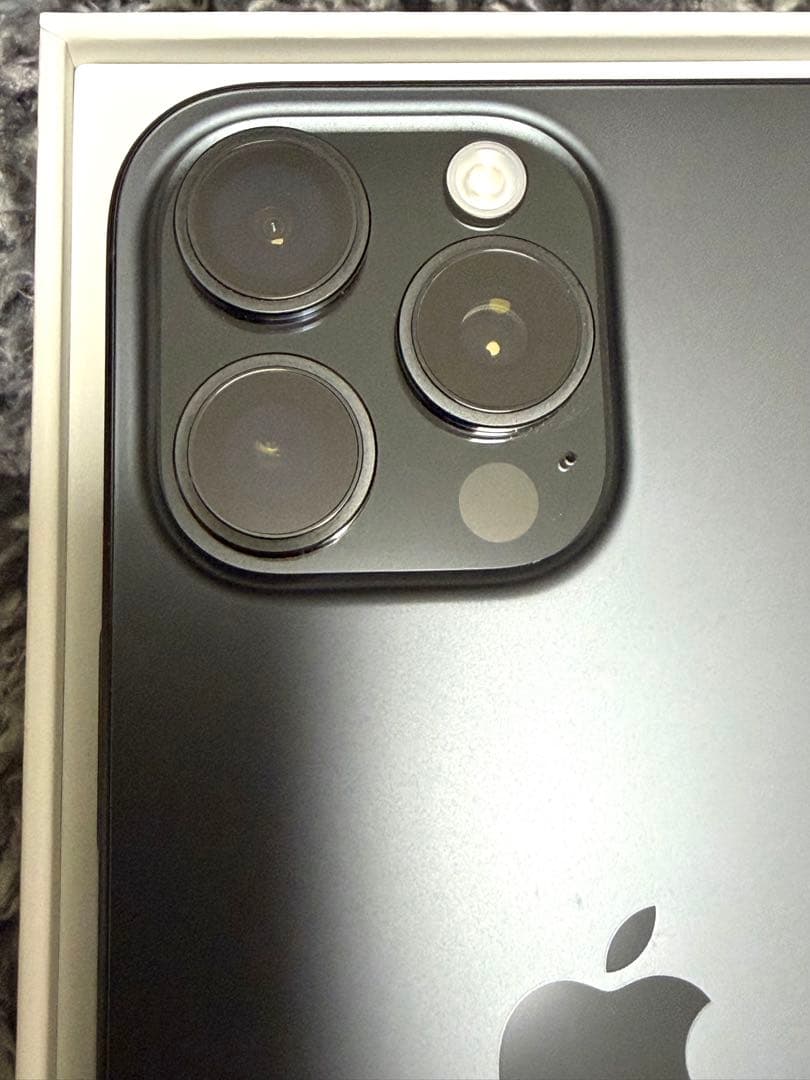 【超美品】iPhone16ProMax 512GB ブラックチタニウム おまけ付