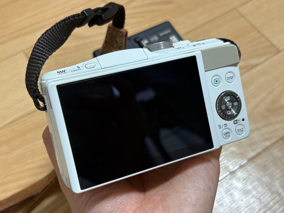 美品 Panasonic パナソニック LUMIX DMC-GF6 ミラーレス