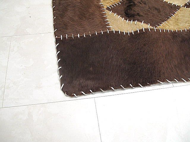 牛革カウラグ 大判 190×297cm　　ハラコパッチワークラグ　絨毯　敷物