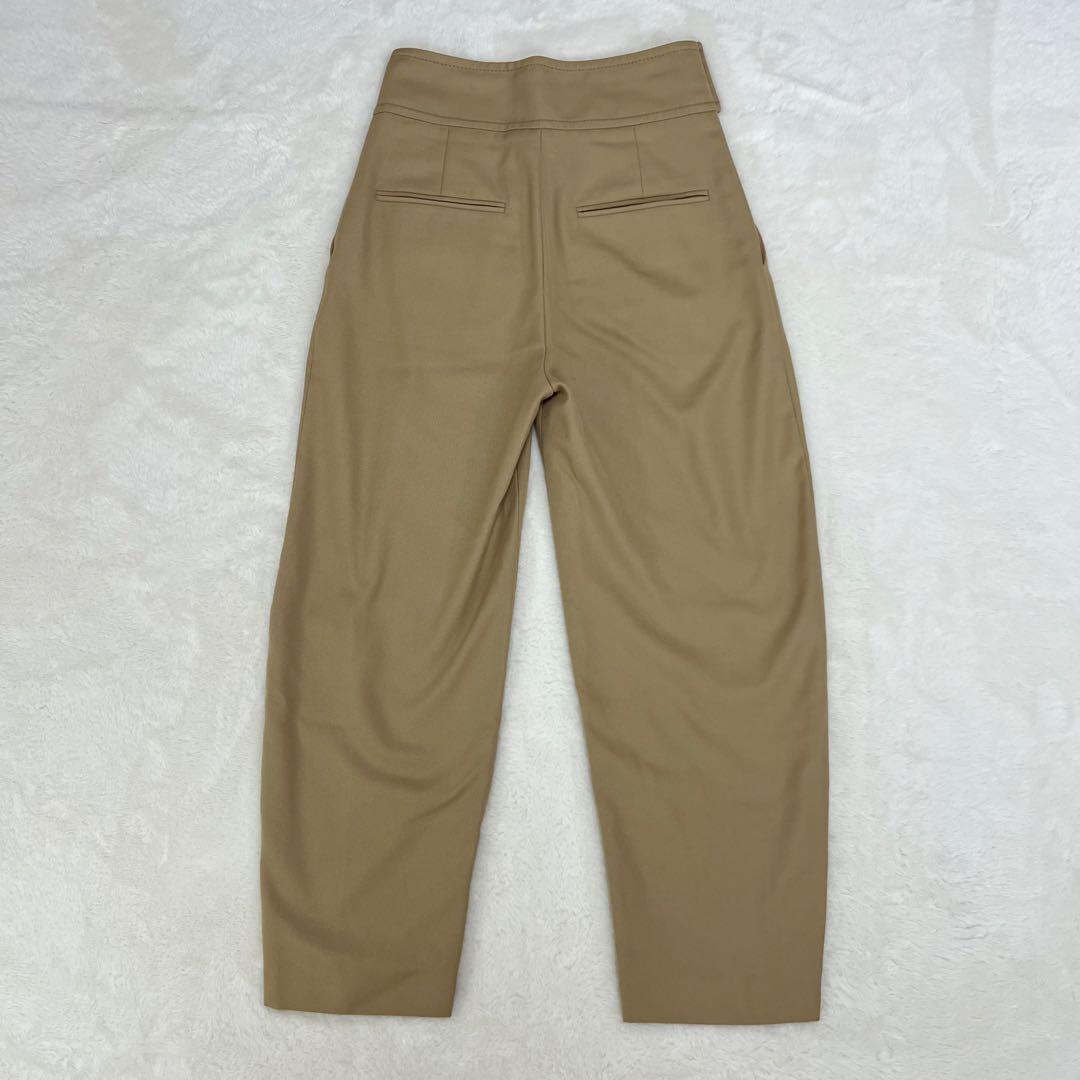 トーテム　TOTEME タック入り　チノパン　スラックス　カジュアル　綺麗め