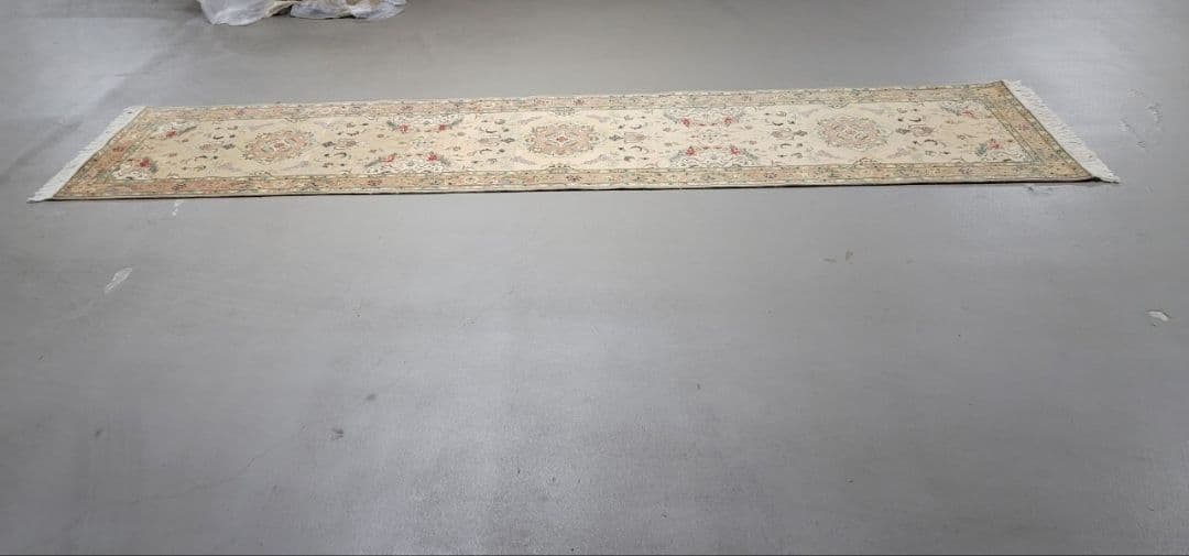 ペルシャ絨毯100%手織天然素シルクウールタブリーズ産本物サイズ420×93cm