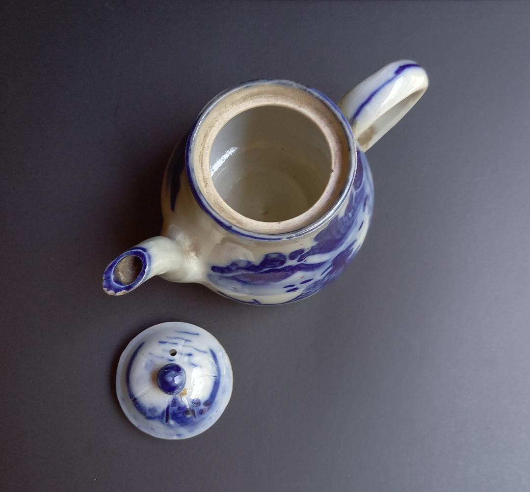 染付山水茶壺