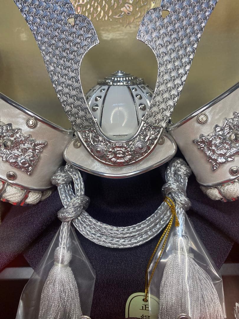 東京久月　五月人形　シルバー兜飾り　白塗りガラスケース入