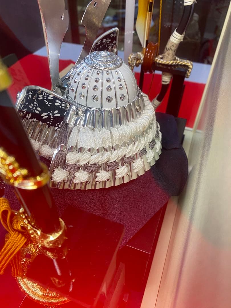 東京久月　五月人形　シルバー兜飾り　白塗りガラスケース入