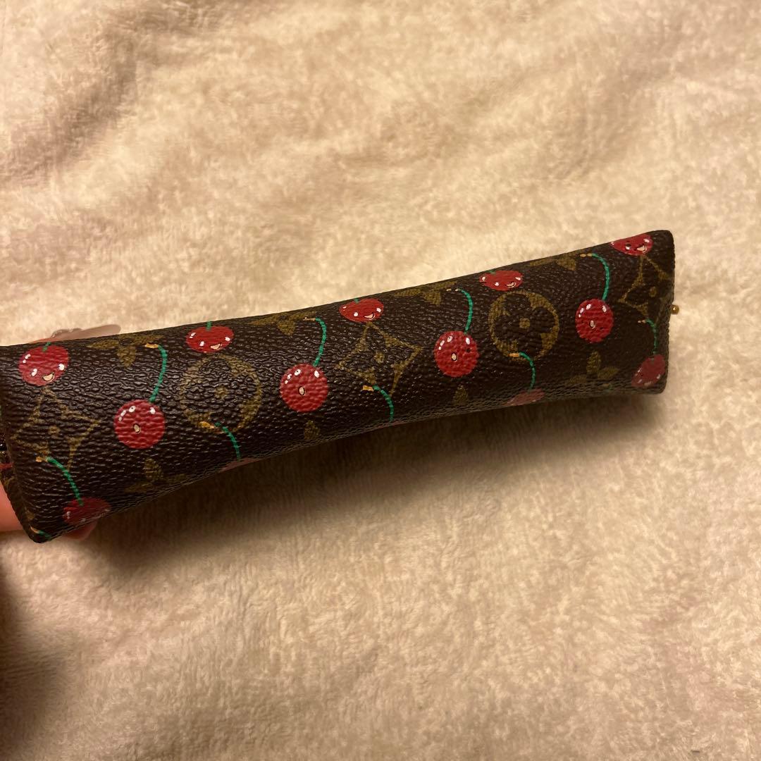 【新品】LOUIS VUITTON ペンケース　チェリー柄