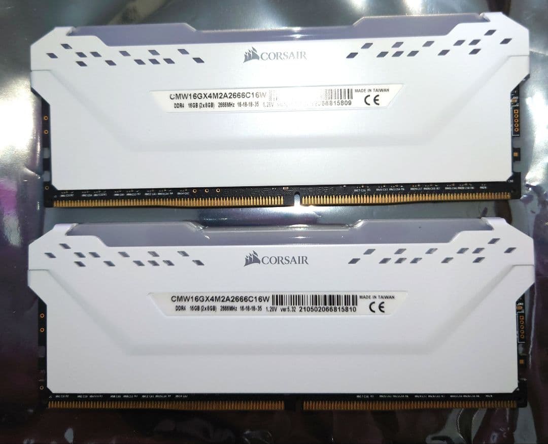 メモリー CORSAIR Vengeance RGB PRO 16GB DDR4
