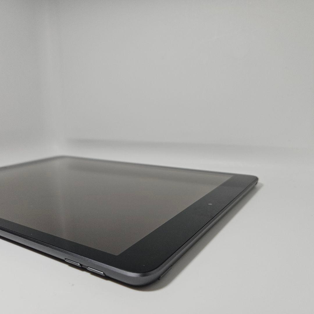 準美品 iPad 第8世代 32GB Wi-Fiモデル MYLC2J/A 本体