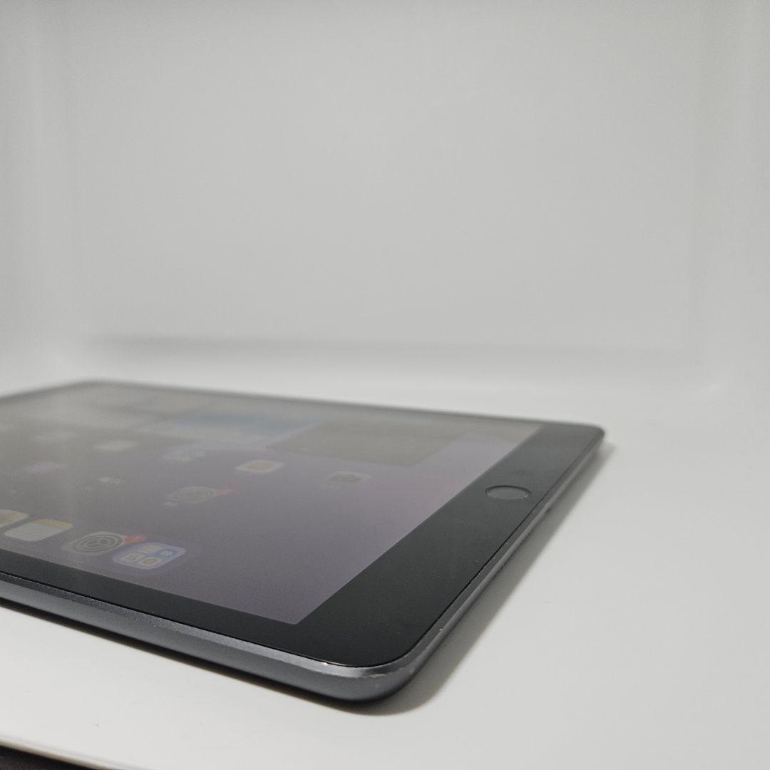 準美品 iPad 第8世代 32GB Wi-Fiモデル MYLC2J/A 本体