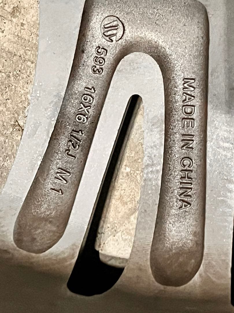 ブリヂストン　ブリザック　スタッドレス　EXCEEDER 205/60R16