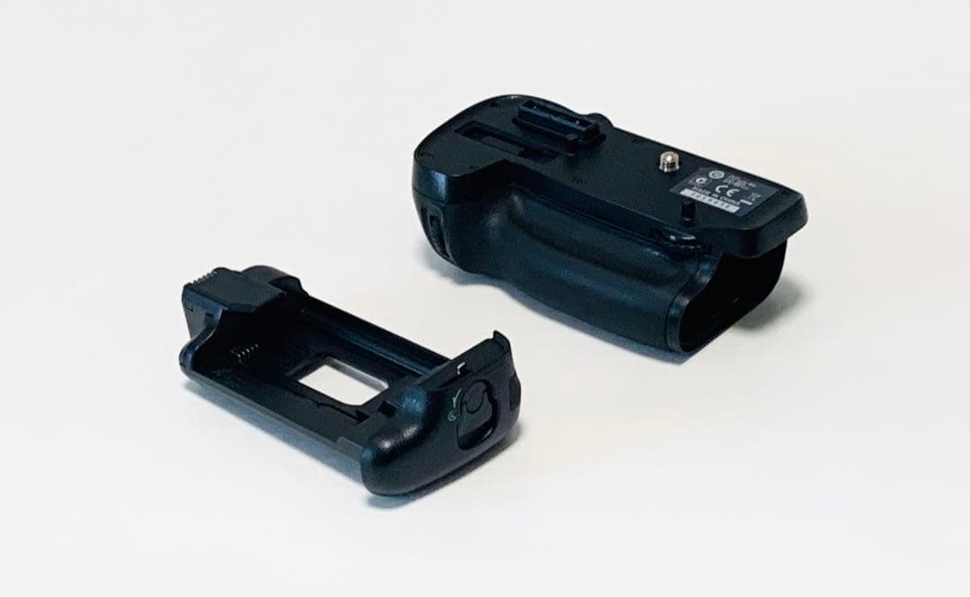 ☆撮影数220回以下☆Nikon D7200ボディMB-D15＆VRレンズセット