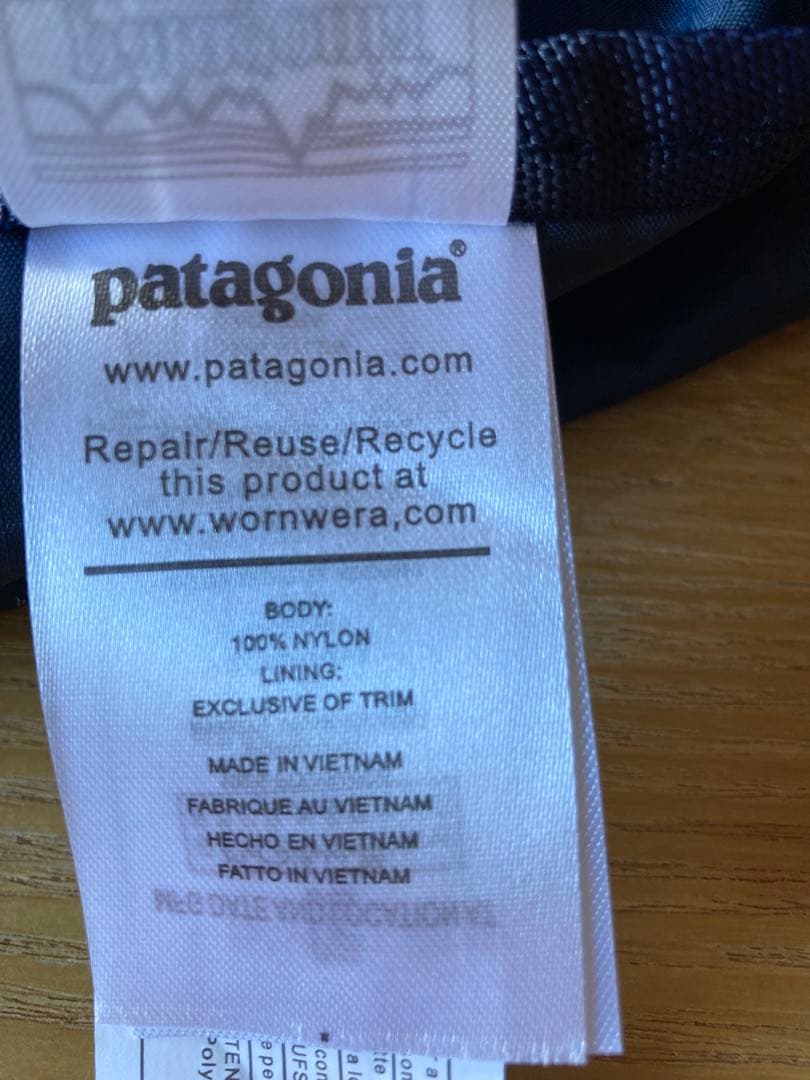 新品　パタゴニア ライトウェイトクーリエ　ショルダーバッグ　ネイビー