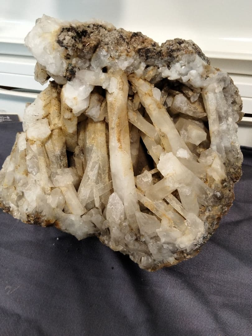 長野県　天然水晶　栗生水晶山産　骸晶水晶　水晶　原石　2.8キロ　大サイ