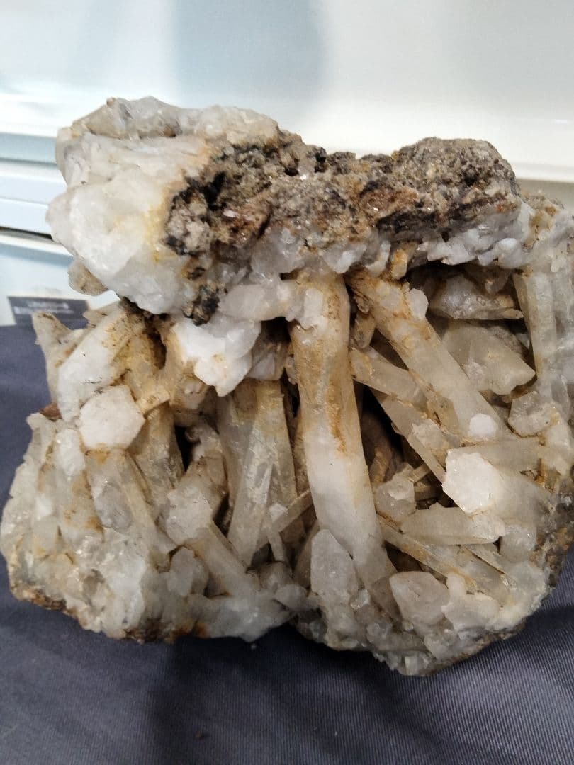 長野県　天然水晶　栗生水晶山産　骸晶水晶　水晶　原石　2.8キロ　大サイ