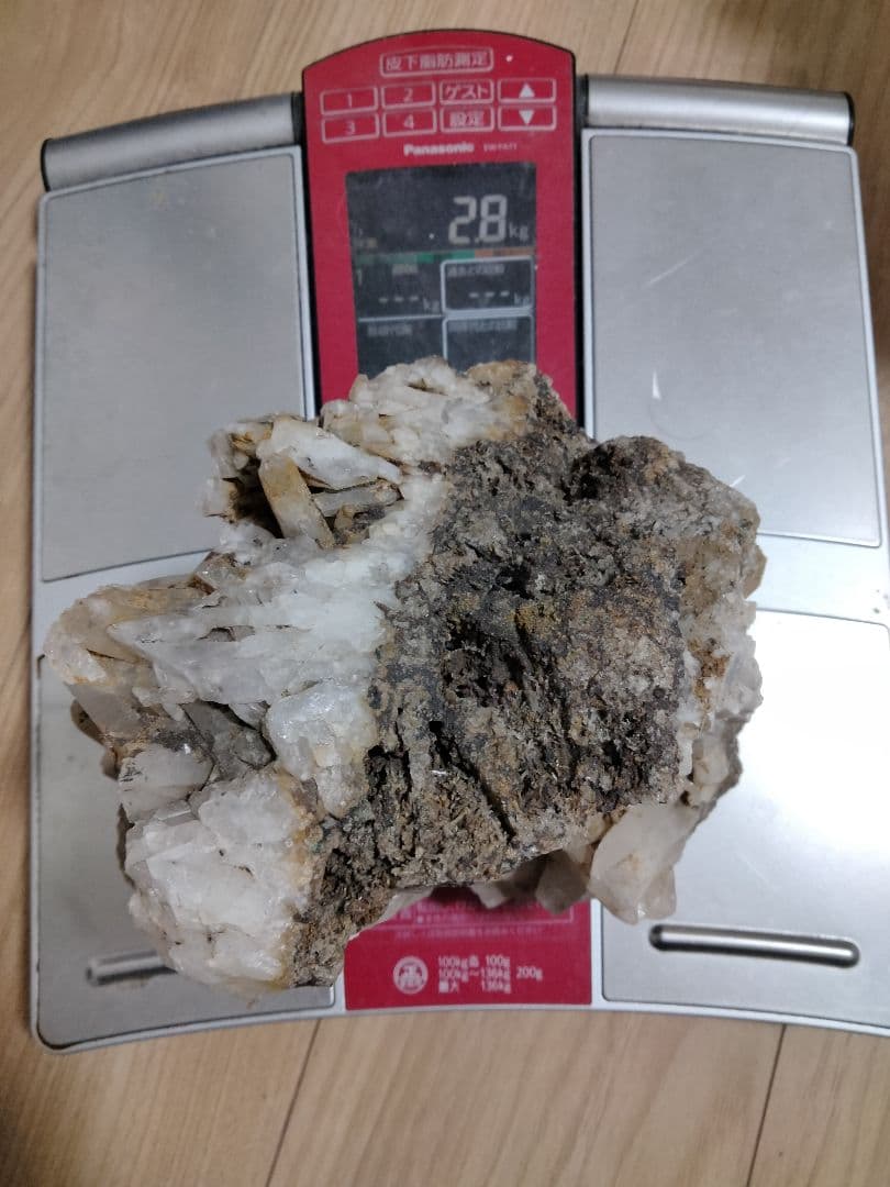 長野県　天然水晶　栗生水晶山産　骸晶水晶　水晶　原石　2.8キロ　大サイ