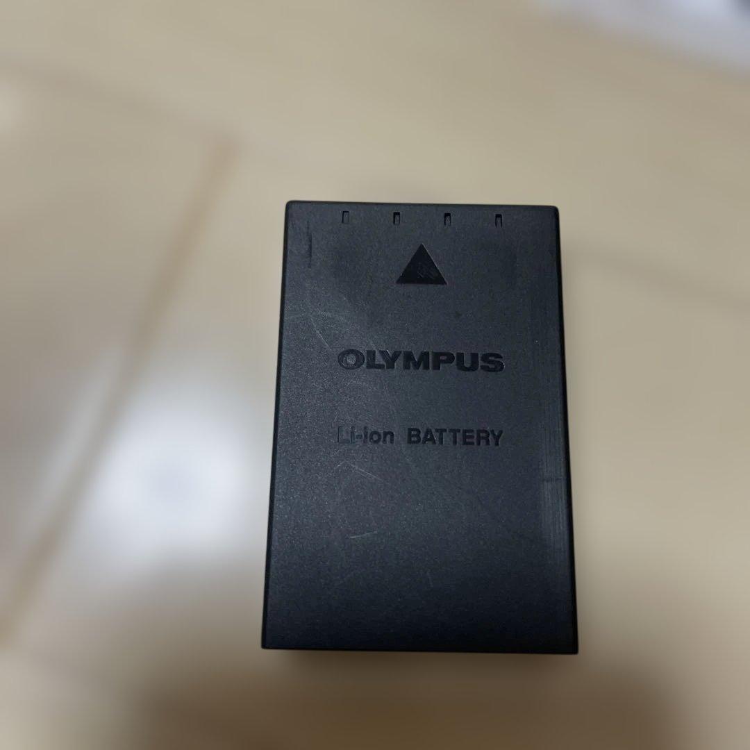 オリンパス　E-P1 ミラーレス一眼　VF-1付き　バッテリー、充電器　液晶難