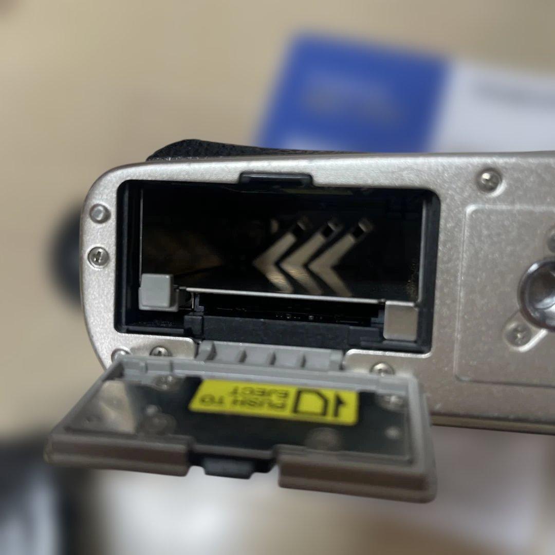 オリンパス　E-P1 ミラーレス一眼　VF-1付き　バッテリー、充電器　液晶難