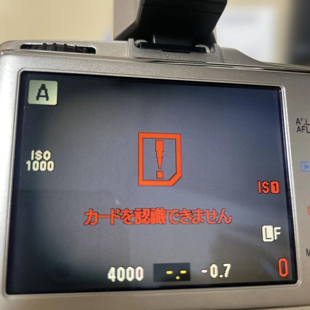 オリンパス　E-P1 ミラーレス一眼　VF-1付き　バッテリー、充電器　液晶難