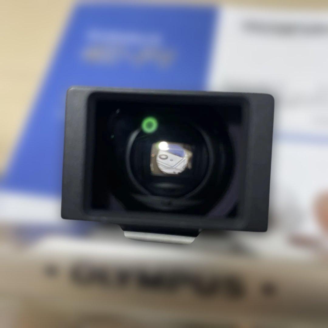 オリンパス　E-P1 ミラーレス一眼　VF-1付き　バッテリー、充電器　液晶難